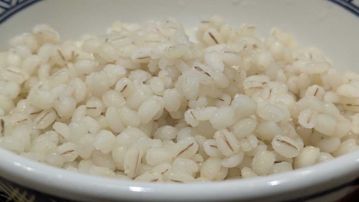 麦とろ牛皿御膳のもち麦入りご飯
