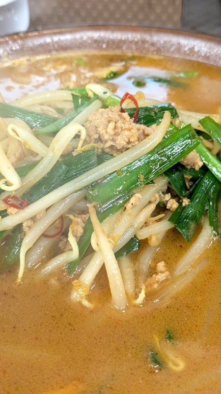 ニラともやしがたっぷり入ったみそベトコンラーメン