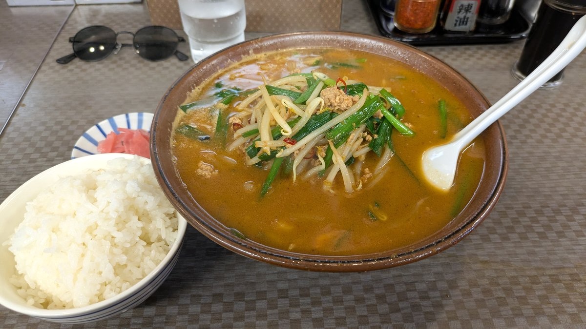 香楽のみそベトコンラーメンとライス